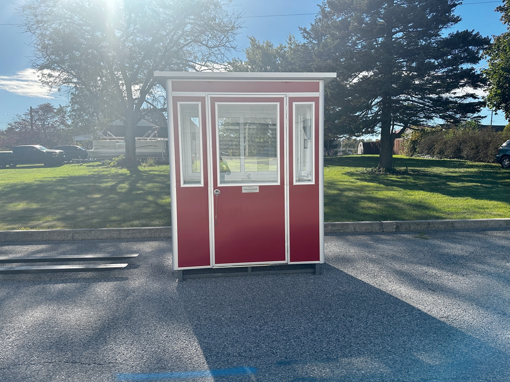 4'x6' Economy Red Guard Shack, Pallet Base Model - Image 4
