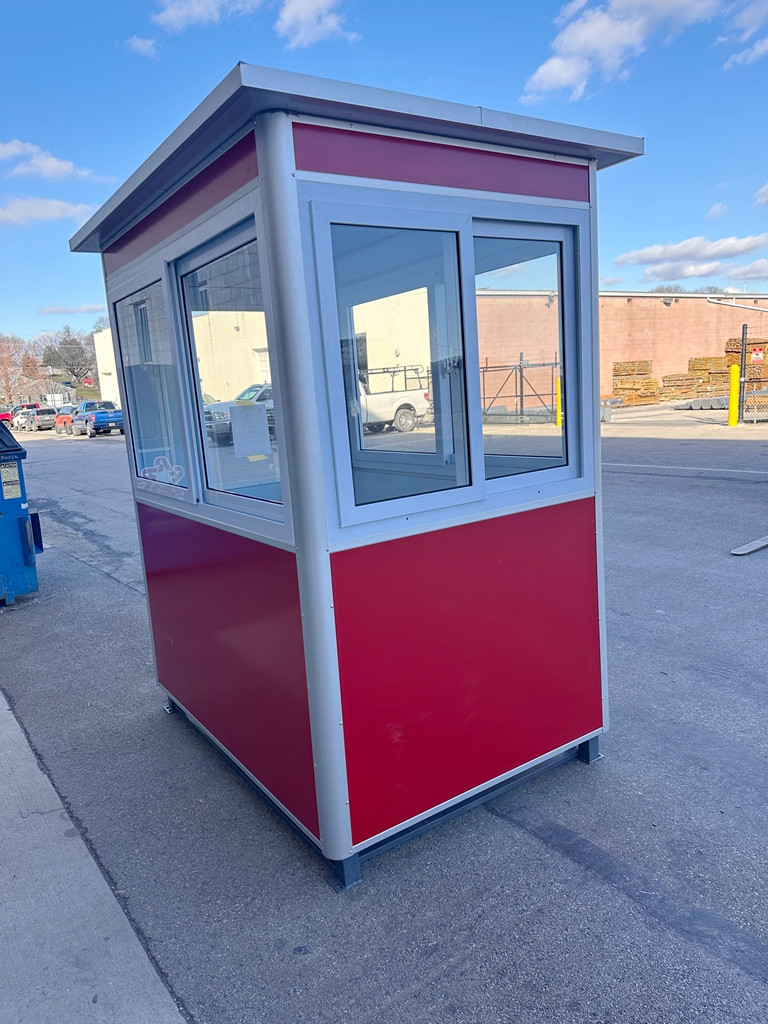 4'x6' Economy Red Guard Shack, Pallet Base Model ,Door on 4ft - Image 3
