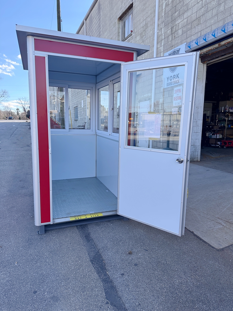 4'x6' Economy Red Guard Shack, Pallet Base Model ,Door on 4ft - Image 5